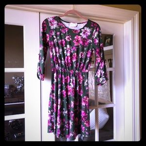 Adorable French Grey floral dress